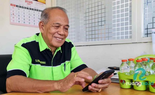 Joko Suwondo, Pengelola Ekowisata Mangrove Wonorejo Surabaya. 