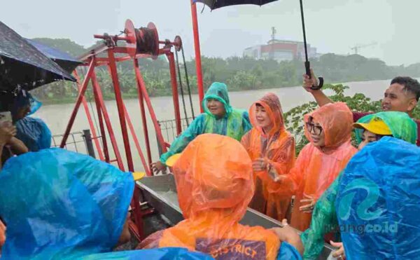 Lions Club Surabaya Shining Tebar Benih Ikan