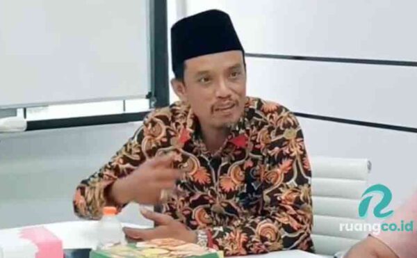 Ketua Pengawas Pasar, H. Holis, 