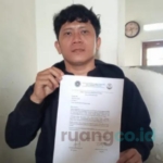 Egidius Neha Relawan Divisi Penyiapan SPPG Gedang 2 Porong, Sidoarjo, mengaku tidak terima di PHK sepihak oleh manajemen pengelolanya (Din)