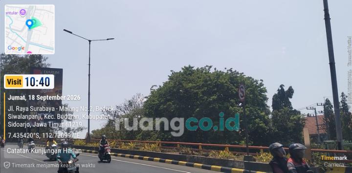 Iklan rokok di Flyover Jenggolo Buduran dinyatakan melanggar regulasi dan materi iklannya ilegal tanpa surat izin dari DMPTSP Kabupaten Sidoarjo. (Din)