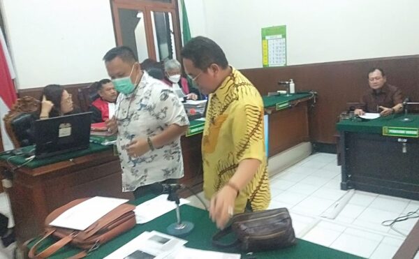 PH penggugat menyerahkan barang bukti