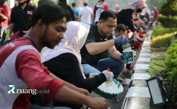 ASN Cat Ulang Curbing Median Jalan