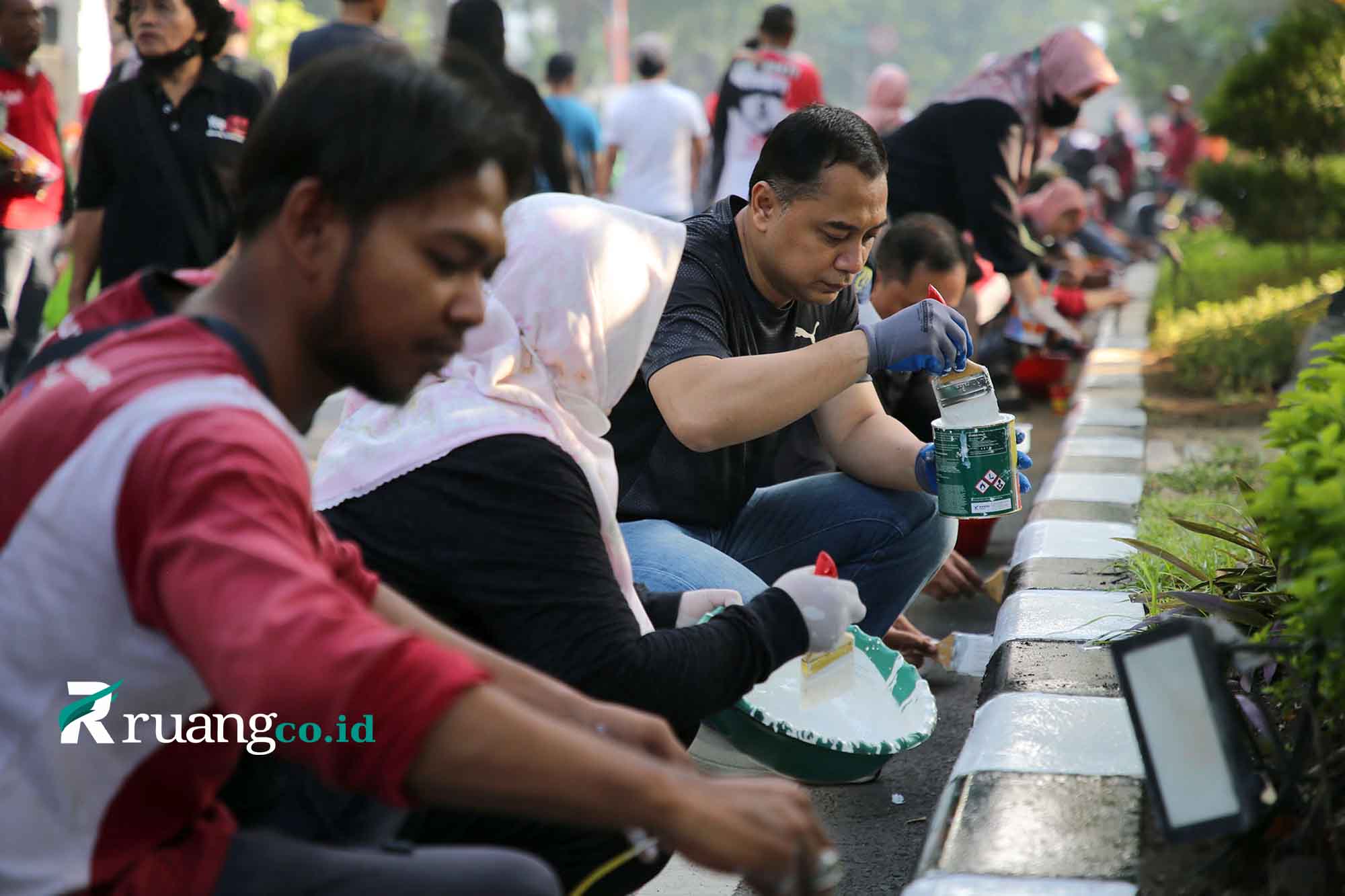 ASN Cat Ulang Curbing Median Jalan