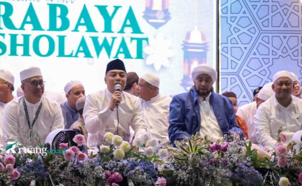 Surabaya Bersholawat bersama Habib Syech