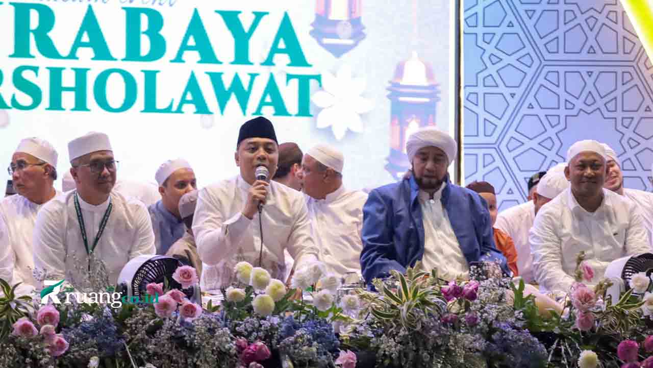 Surabaya Bersholawat bersama Habib Syech