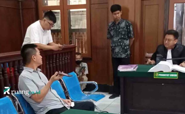 sidang penadah 300 juta