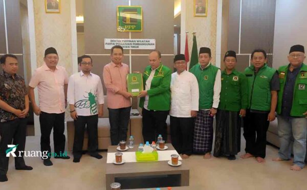 PPP Serahkan Surat Tugas Pada Gus Fawait