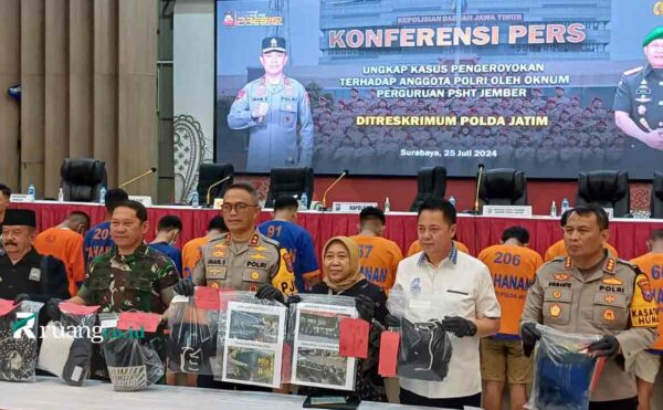 Polda Jawa Timur melakukan Press Conference