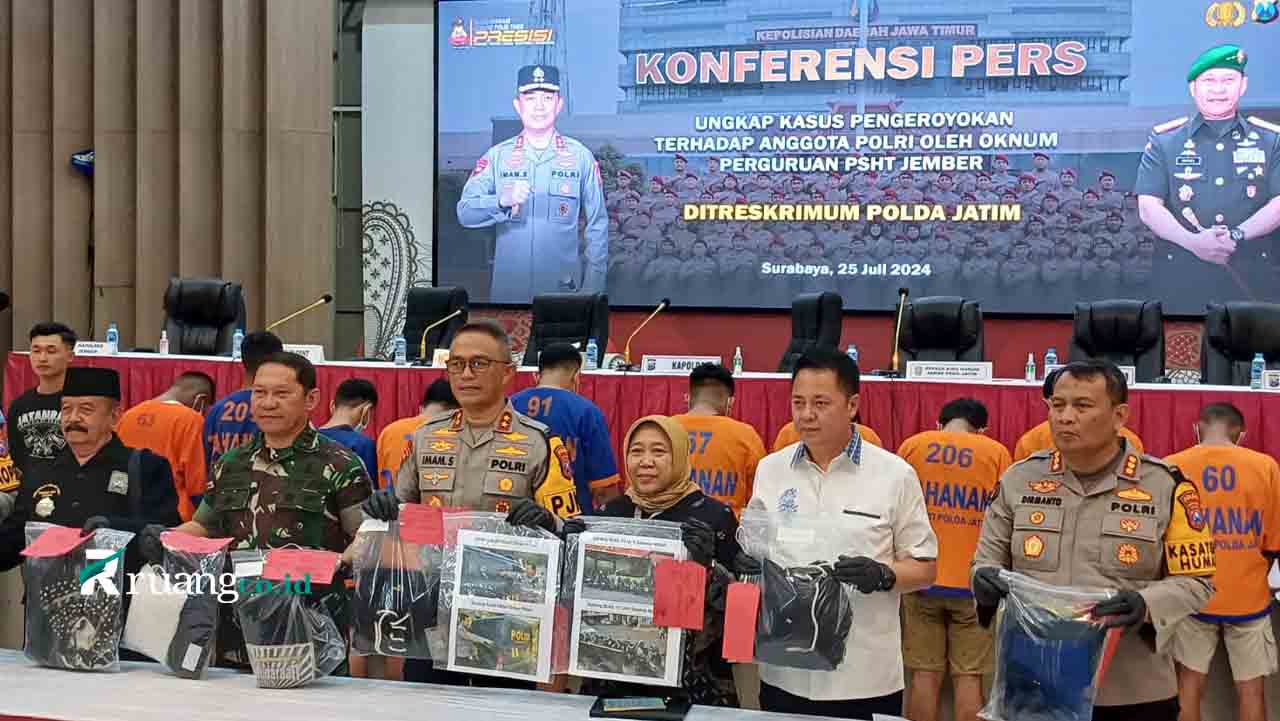 Polda Jawa Timur melakukan Press Conference