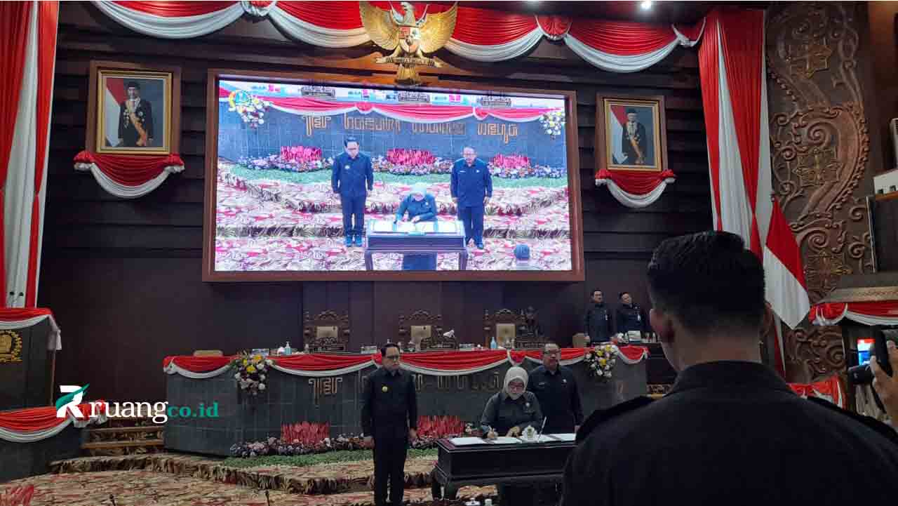 sidang paripurna dprd jatim