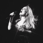 Adele Dalam Konsernya Umumkan Hiatus