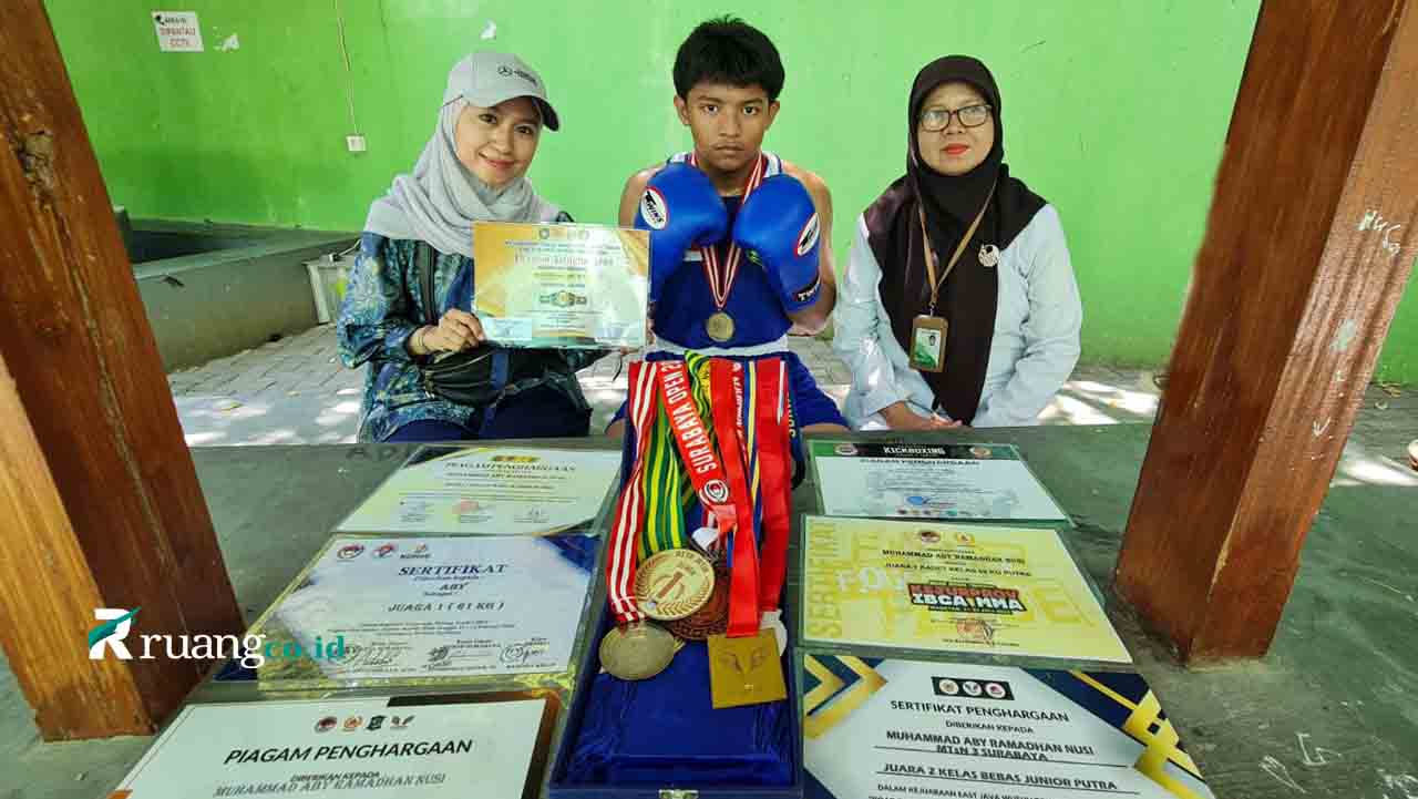 Siswa MTSN 3 Surabaya Muhammad Aby Ramadhan Nusi Juara Tinju Amatir Jawa Timur