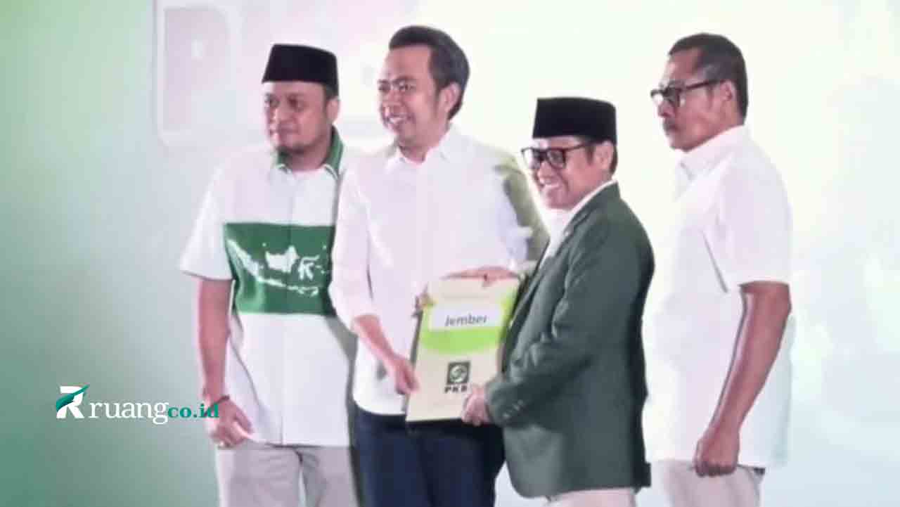 Ketua umum PKB Muhaimin Iskandar Serahkan Dokumen Persetujuan Gus Fawait untuk maju Cabup Jember