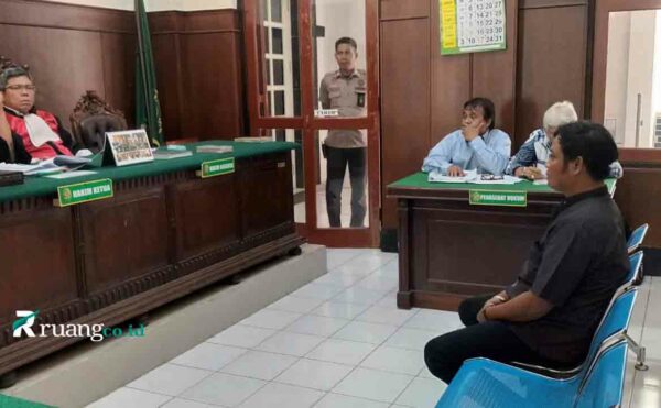 Sidang gugatan Koperasi Semolowaru dan Noer Qodim