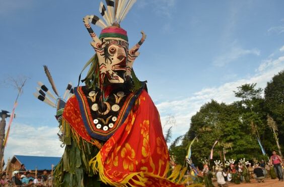 Tari Hudoq Kesenian dari Kalimantan