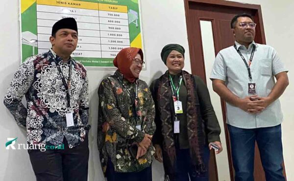 Dua Paslon Gubernur Jatim Melakukan Tes Kesehatan Bersama