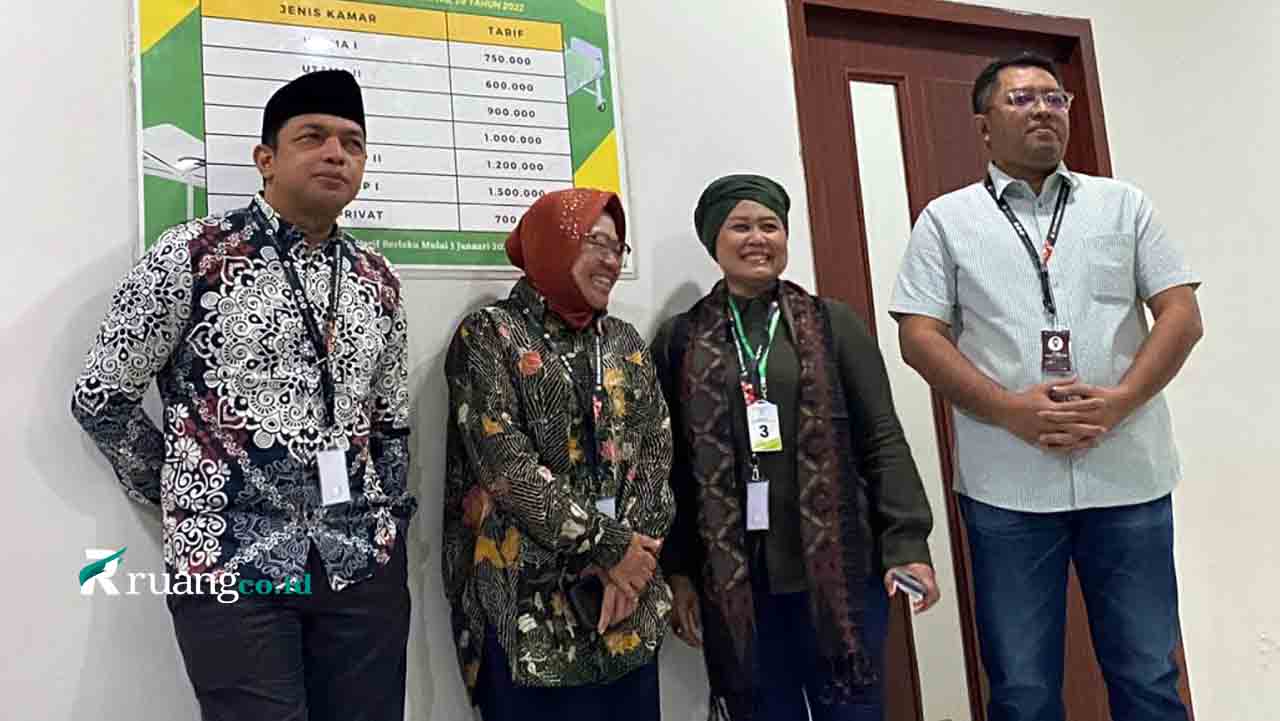 Dua Paslon Gubernur Jatim Melakukan Tes Kesehatan Bersama