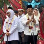 Pasangan Khofifah Indar Parawansyah dan Emil Elestianto Dardak, resmi mendaftarkan diri menjadi konstentan pilgub jatim 2024