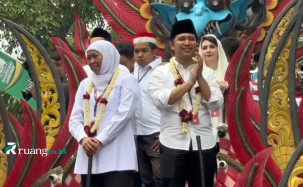 Pasangan Khofifah Indar Parawansyah dan Emil Elestianto Dardak, resmi mendaftarkan diri menjadi konstentan pilgub jatim 2024