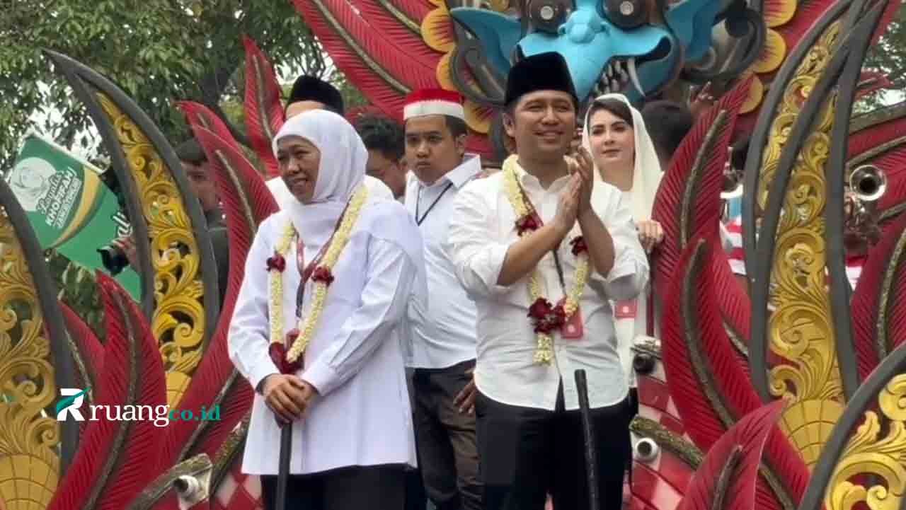 Pasangan Khofifah Indar Parawansyah dan Emil Elestianto Dardak, resmi mendaftarkan diri menjadi konstentan pilgub jatim 2024