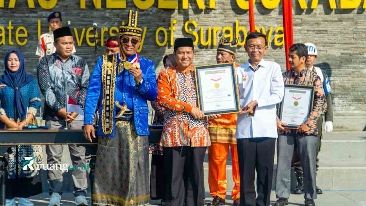 Momentum HUT RI Ke 79 lengkapi One Pesantren One Product (OPOP) Provinsi Jawa Timur catatkan rekor MURI