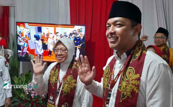 Tri Rismaharini dan KH Syahrul Azhar Asumta resmi daftarkan diri jadi Cagub dan Cawagub Jatim 2024