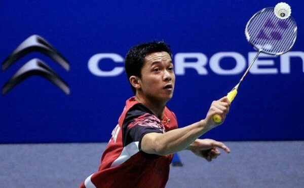 Taufik Hidayat saat Backhand Smash