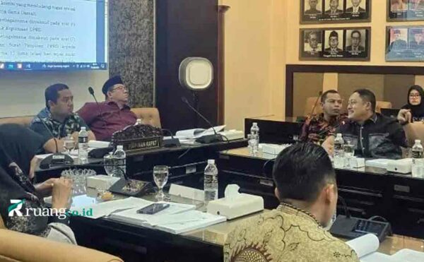 DPRD Jatim Terapkan Piket Harian