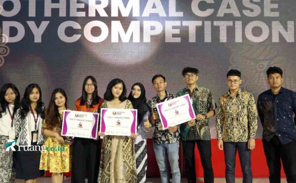 Ester Hotmaria Jadi Wisudawan Termuda ITS