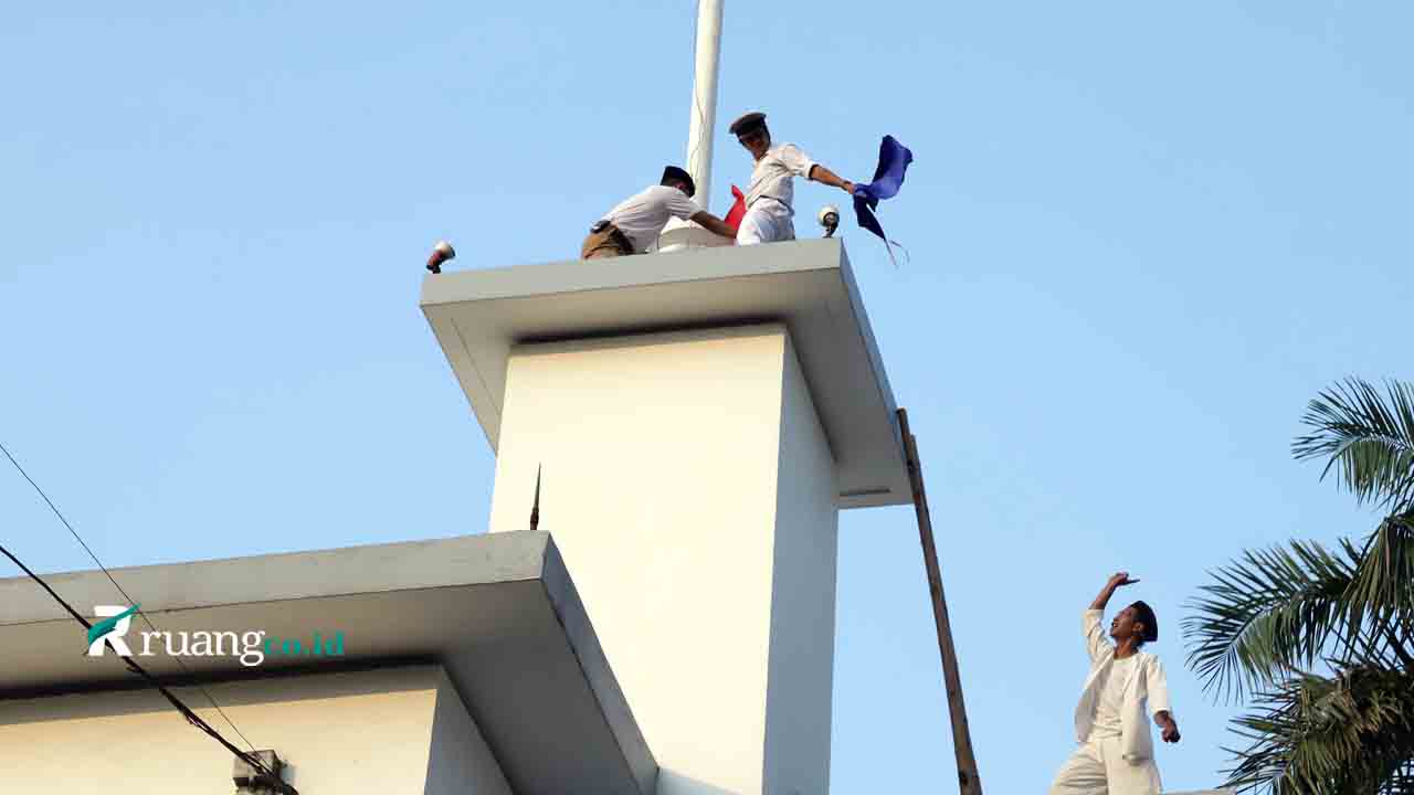 Teaterikal perobekan bendera belanda