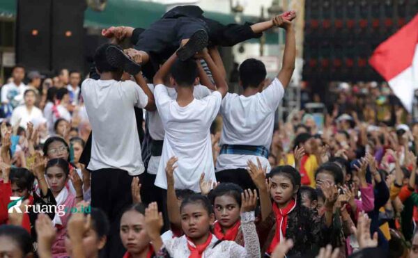 Teatrikal Peristiwa Heroik Perobekan Bendera Belanda