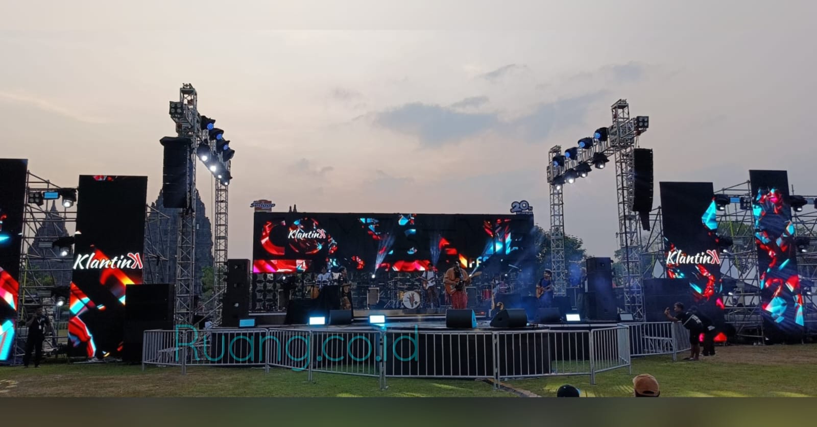 Klantink saat memeriahkan Acara Some See Mie Festival 2024 di Candi Prambanan