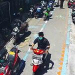 Terakam CCTV, Pulang Salat Jumat Pria Ini malah Gondol Motor Jemaah