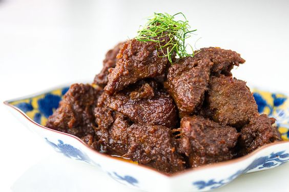 Makanan Indonesia yang bikin Turis Ketagihan, Rendang