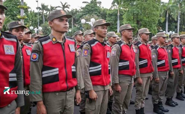 satpol pp kota surabaya alami insiden kekerasan