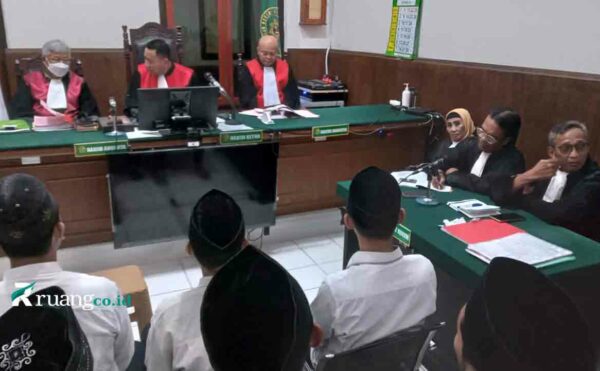 Pelemparan Pengamanan Suporter Doni Wahyudi Harapkan Pembebasan Para Terdakwa, Klaim Tidak Sesuai Fakta Persidangan