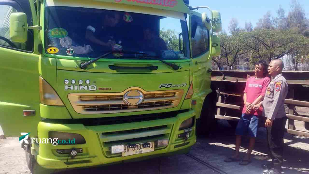 PJR Polda Jatim Gerebek Sopir Truk di Tol Kebomas Gresik