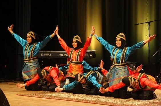 Tari Kesenian Tradisional Aceh