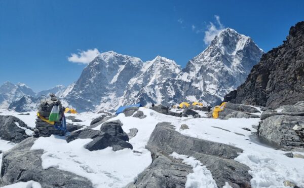 Gunung Everest yang terus bertambah tinggi