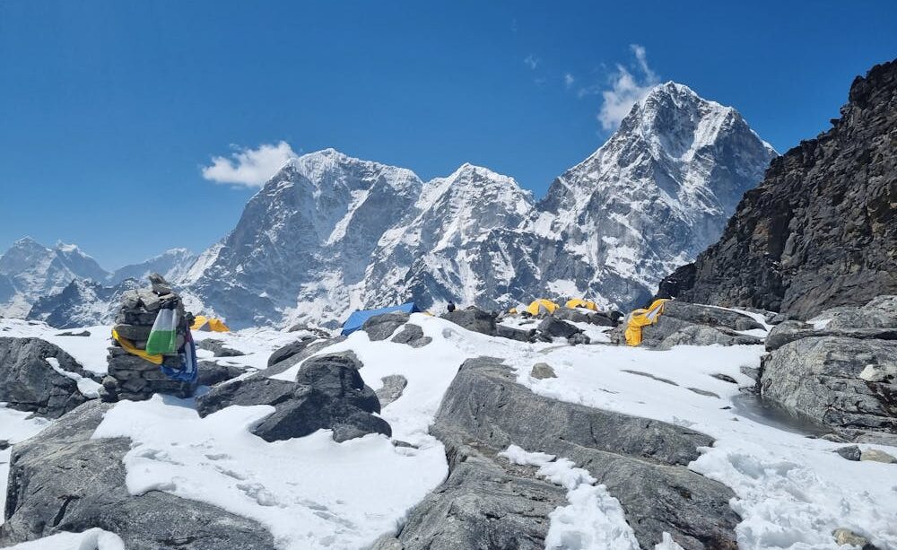 Gunung Everest yang terus bertambah tinggi