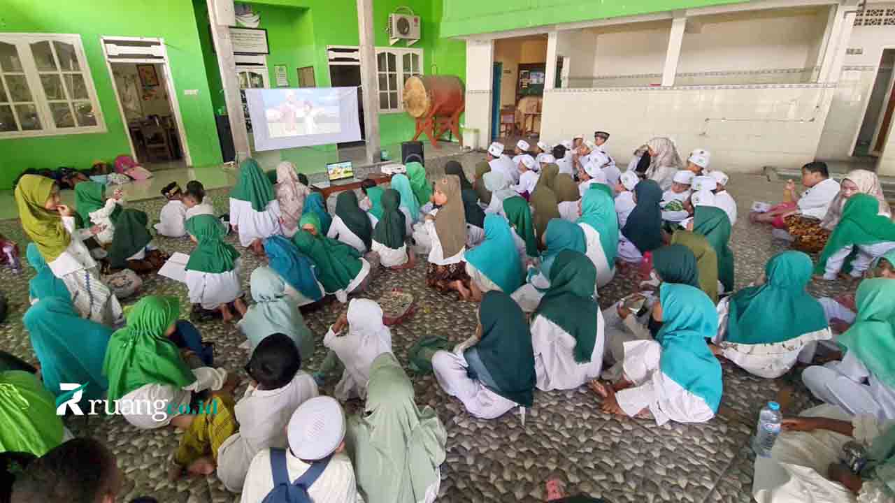 Pawai Hari Santri MI At Taqwa penjaringan surabaya