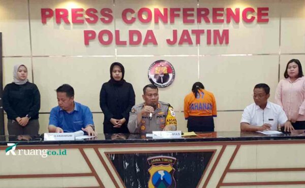 Polda Jatim konferensi pers Baby sister berikan Obat penggemuk