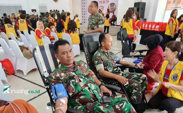 Bakti Sosial Lion Club Shining dan Korem 084 Bhaskara Jaya