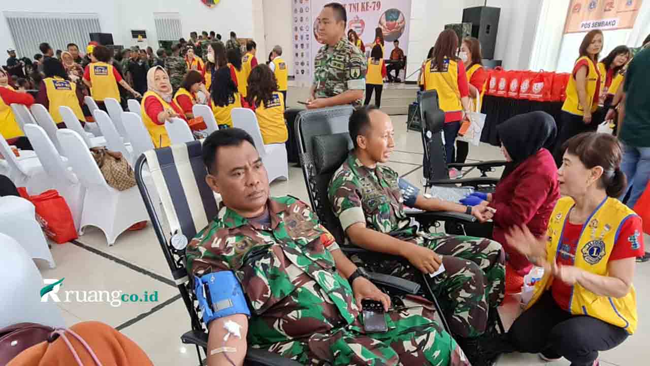 Bakti Sosial Lion Club Shining dan Korem 084 Bhaskara Jaya