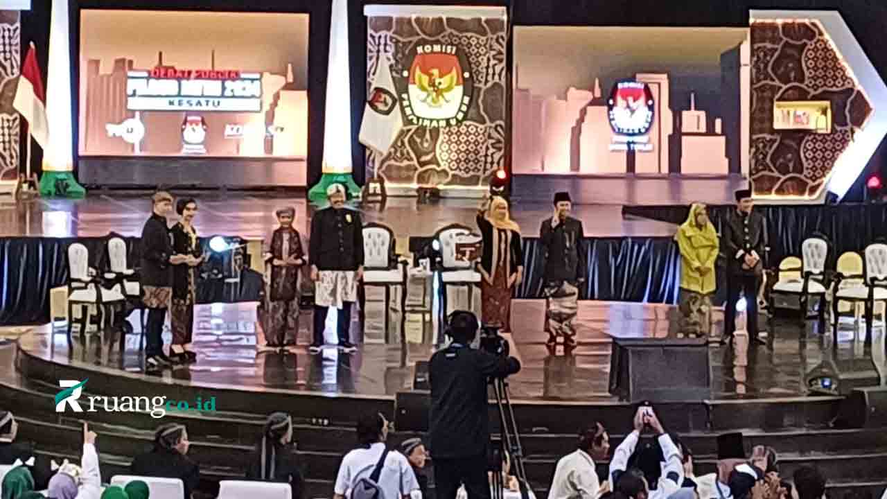 Debat perdana Pilgub Jatim 2024