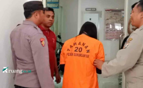 Gadis Muda di Surabaya rampasan mobil taksi online