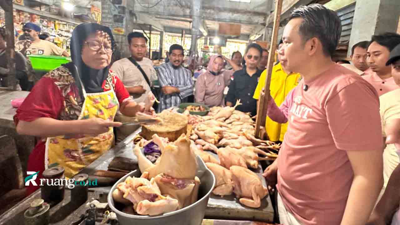 Calon Bupati Jember Gus Fawait Blusukan Pasar Tanjung Jember