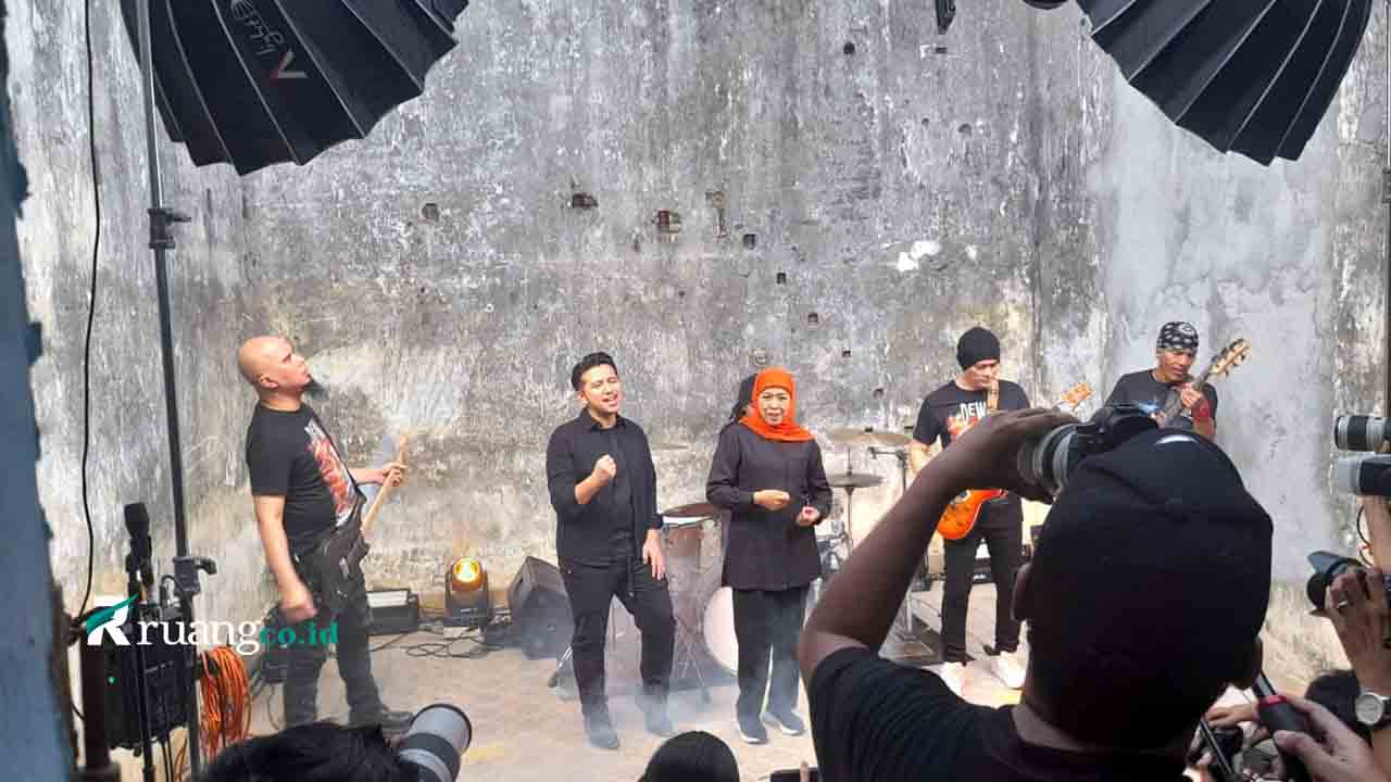 Khofifah Emil dan Dewa 19 Kampanye politik dengan musik