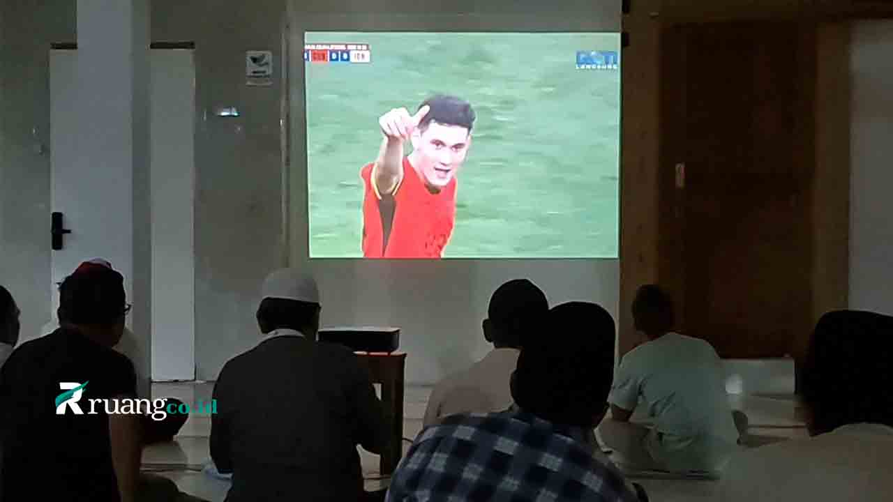 Nobar Timnas Indonesia vs China di Masjid Al-Haq